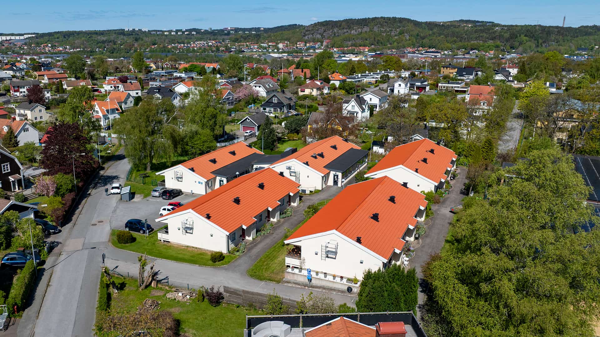 Åsvägen, radhus i omgivning